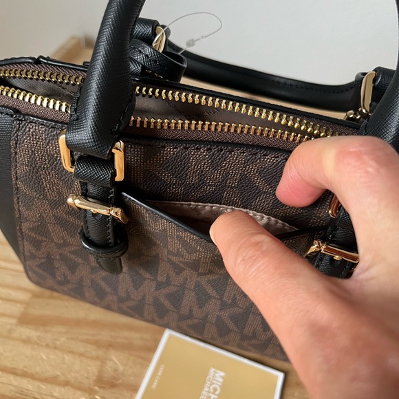 🌼Michael Kors Ciara medium messenger - Picture 11 of 15